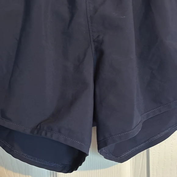 Unde Armour women’s blue lined loose fit athletic shorts size medium - Picture 4 of 8